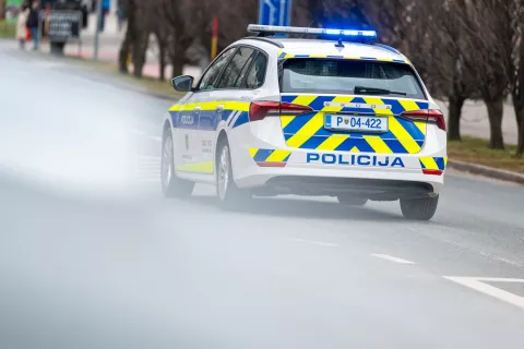 Simbolična fotografija policijski avto Slovenska policija / Foto: Nik Bertoncelj