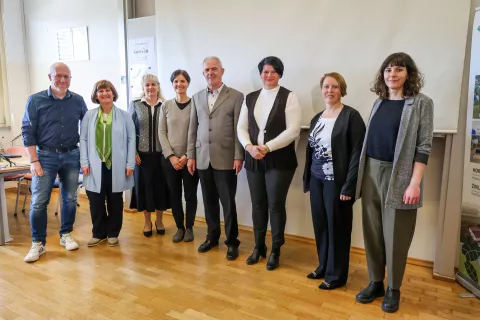 Sodelujoči na nedavnem strokovnem posvetu in kasneje na novinarski konferenci / Foto: Tina Dokl