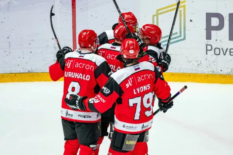 Hokejska tekma teddy bear toss HDD Jesenice tekma proti Rittner Buam / Foto: Nik Bertoncelj