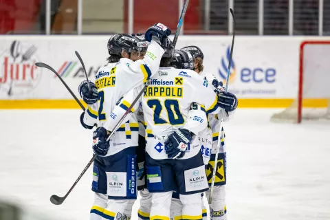Hokejska tekma liga AHL četra tekma finale med HDD SIJ Acroni Jesenice in EKZ EK Die Zeller Eisbären / Foto: Nik Bertoncelj