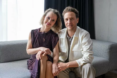 Klemen Slakonja s partnerko Mojco Fatur pred odhodom v švicarski Basel / Foto: Nik Bertoncelj