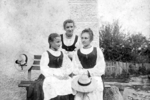 Tončka, Pepca in Franja Majzelj / Foto: Anja Dular