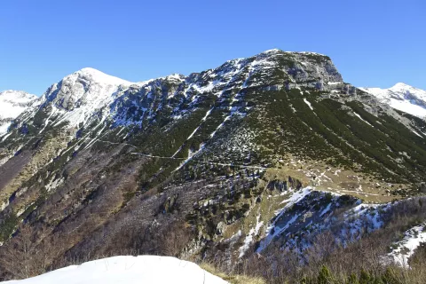 Pogled z Gru&scaron;nice na planino Kal, zadaj sta Tolminski Migovec in Tolminski Kuk / Foto: Jelena Justin