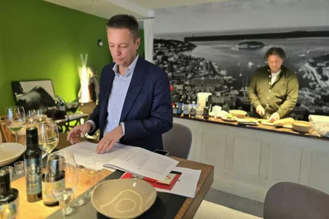 Brata Dubovkovič sta povabila na zanimivo okušanje oljčnih olj. / Foto: Alenka Brun