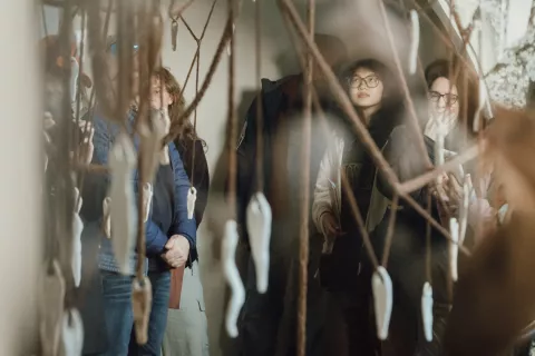 V galerijah layerjeve hiše je na ogled razstava kinetične keramike / Foto: Maša Pirc