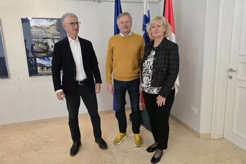 Predsednik Olimpijskega komiteja Slovenije Franjo Bobinac ter župan Radovljice Ciril Globočnik in županja Kranjske gore Henrika Zupan / Foto: Marjana Ahačič