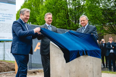 Slovenija, Maribor, 6. maj 2025 Položitev temeljnega kamna za podatkovni center, v katerem bo tudi superračunalnik / Foto: Foto: Mariborinfo/bobo