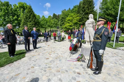 slovesnost ob zaključku zaključek obnove grobišča talcev in obnovljeni muzej talcev Begunje / Foto: Tina Dokl