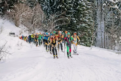 Več kot šestdeset turnih smučarjev je na Jezerskem tekmovalo na Memorialu Luke Karničarja in Rada Markiča. / Foto: Primož Pičulin / Foto: 