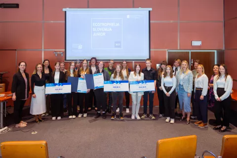 Mladi inovatorji na tekmovanju Ecotrophelia Slovenija Junior 2025 / Foto: arhiv GZS-ZKŽP