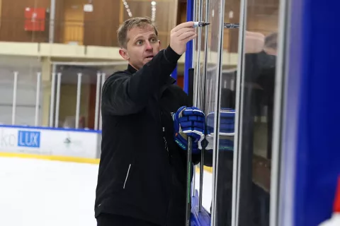 trening slovenske hokejske reprezentance hokejska reprezentanca hokej Bled na fotografiji Edo Terglav glavni trener / Foto: Tina Dokl