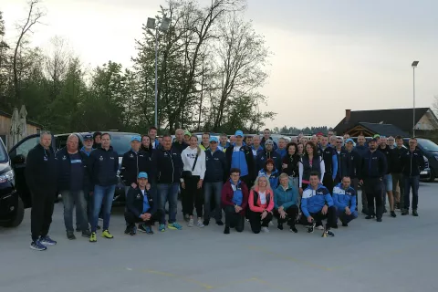 Gasilska fotografija pred začetkom poti v Trbojah / Foto: Alenka Brun