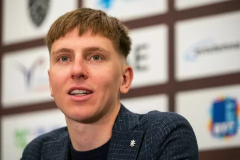 Ljubljana, Grand Plaza Hotel.Slovesnost ob 75-letnici Kolesarskega drustva Rog, na kateri so najboljsima slovenskima kolesarjema in kolesarki podelili priznanje Zlato Rogovo kolo 2024.Slovenski kolesar Tadej Pogacar. / Foto: Boštjan Podlogar/sta