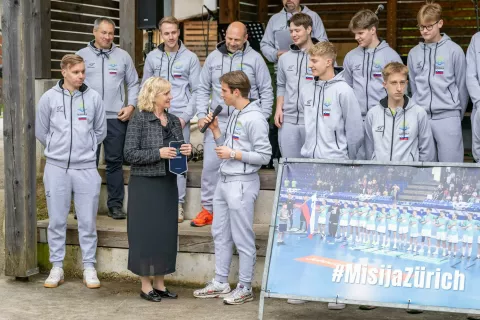 Sprejem mladinske floorball reprezentance Slovenije v Mojstrani / Foto: Nik Bertoncelj