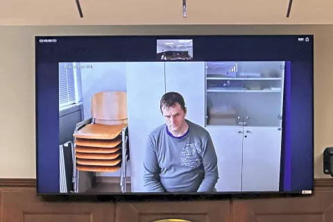 Peter Primožič, ki je še vedno nastanjen v enoti za forenzično psihiatrijo v Mariboru, je bil znova navzoč prek videokonference. / Foto: Maša Likosar