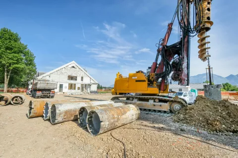 gradnja pilotov za prizidek PŠ Kokrica / Foto: Tina Dokl