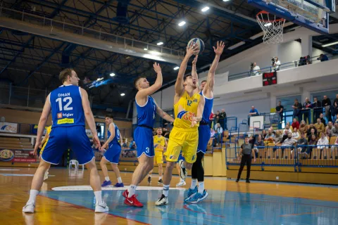 Tekma 17. kroga košarkarske lige OTP banka GGD Šenčur - ECE Triglav Kranj / Foto: Primož Pičulin