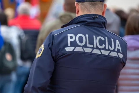 Simbolična fotografija policist policija / Foto: Nik Bertoncelj
