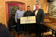 Letošnjo štipendijo Lions kluba Škofja Loka je prejel Mihael Praznik iz Žirov, ob njem Jože Bogataj z Gimnazije Škofja Loka in predsednik Lions kluba Jure Krvina. / Foto: Marija Volčjak