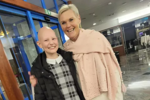 Enja in Valerija, dve izjemni borki. Enja se spoprijema z boleznijo, Valerija s številnimi podporniki širi zavedanje in podporo otrokom, ki so zboleli za rakom. / Foto: Ivo Čarman