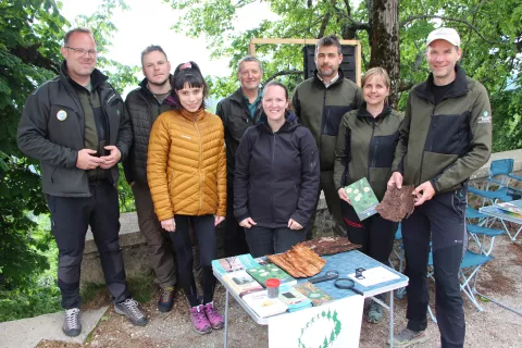 Gozdarji in varstveniki narave so na Joštu opozarjali na aktualne gozdarske in okoljske probleme. / Foto: Cveto Zaplotnik