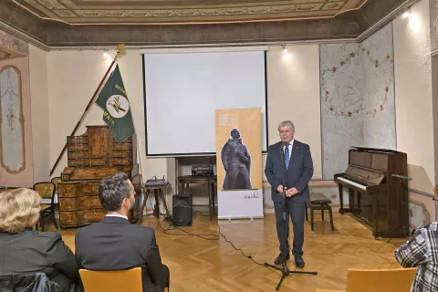 Predsednik društva Jože Berlec je poudaril pomen ohranjanja slovenske besede, pesmi, literature. / Foto: Špela Šimenc