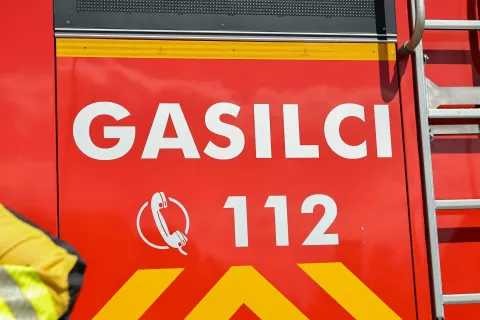 simbolična motorist motor policija policist gasilec gasilci prometna nesreča reševalci reševalec rešilec intervencija poligon varna vožnja motor Preddvor / Foto: Tina Dokl