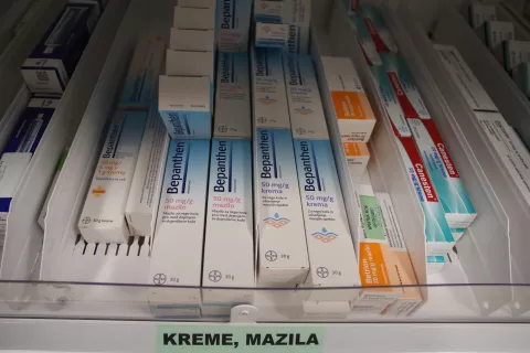 Zaradi kadrovskih težav bodo v nekaterih enotah Gorenjskih lekarn organizirali poletni delovni čas. Fotografija je simbolična. / Foto: arhiv Gorenjskega glasa