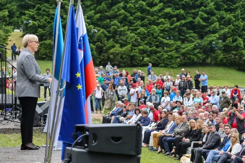 slovesnost ob 80. obletnici osvoboditev taborišča Ljubelj delovno taborišče podružnica koncentracijskega taborišča Mauthausen slavnostna govornica Nataša Pirc Musar predsednica države na fotografiji / Foto: Tina Dokl