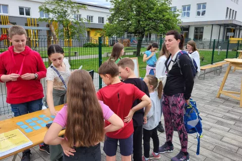 Obiskovalci so se lahko preizkusili v igri spomina, vezani na računalništvo. / Foto: Arhiv šole