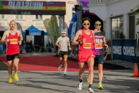 Ultramaratonci so minulo nedeljo tekmovalni v središču Kranja. / Foto: Damjan Končar, Fotostrel