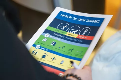 Strokovni posvet Jesenice Preventiva in ukrepanje ob grožnjah z nasiljem v izobraževalnih ustanovahAktivni življenju nevarni dogodki AMOK preventivni ukrepi / Foto: Nik Bertoncelj