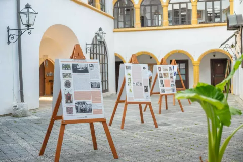 odprtje razstave sestra Marija Rafaela Vurnikatrij župnišče Radovljica / Foto: Nik Bertoncelj