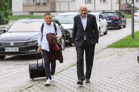 Janez Janša z odvetnikom Francijem Matozom / Foto: Primož Pičulin