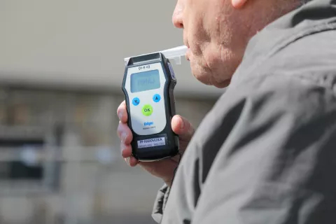 nadzor prometa skiro električni skiro motor policija pihanje alkohol / Foto: Tina Dokl