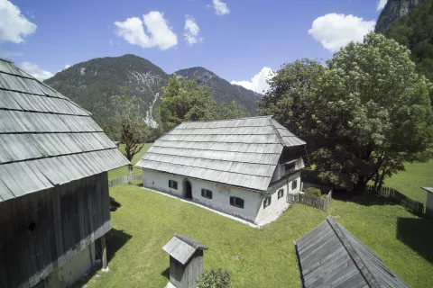 Pocarjeva domačija v Zgornji Radovni, (arhiv Delavnica, oblikovanje prostora / Foto: Arhiv Jz Tnp