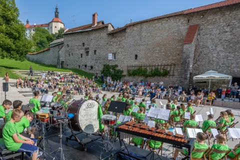 Uvertura v dogajanje je bil koncert šolskega pihalnega orkestra na Trgu pod Gradom / Foto: Arhiv Glasbene šole Škofja Loka