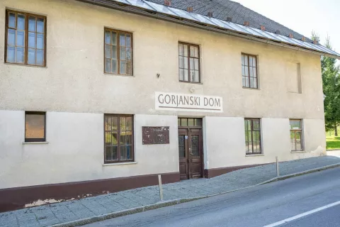 Slovesnost ob občinskem prazniku bo potekala v Gorjanskem domu. / Foto: Nik Bertoncelj