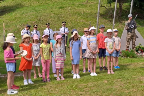 Tako kot lani (na fotografiji) bodo tudi letos v kulturnem programu nastopili učenci OŠ Josipa Vandota Kranjska Gora. / Foto: Karmen Sluga, arhiv Gorenjskega glasa