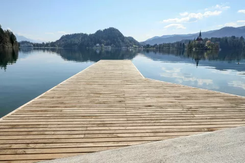 Blejska občina je za projekt Popolni zaveslaj prejela sredstva ministrstva za gospodarstvo, turizem in šport. / Foto: Tina Dokl