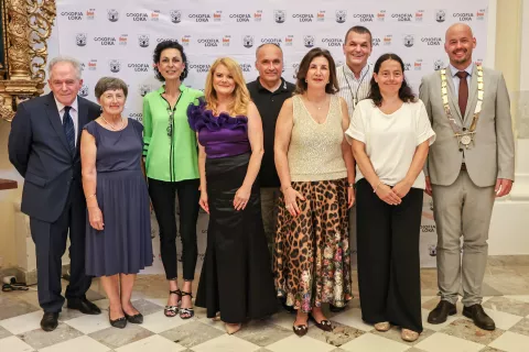 Prejemniki občinskih priznanj Peter Kopač, Katarina Jesenovec, Liljana Čuk Mlakar (priznanje je prevzela v imenu Draga Novaka), Monika Tavčar, Janez Dekleva, Barbara Kürner Čad, Boris Horvat - Tihi in Mojca Gorenc z županom Tinetom Radinjo / Foto: Tina Dokl