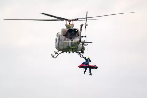Simbolična fotografija helikopter Slovenske vojske in vaja helikoptersko reševanje Gorske reševalne službe / Foto: Nik Bertoncelj