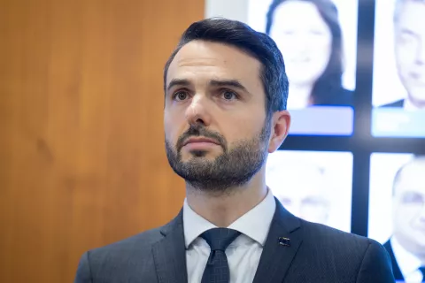 Ljubljana, Hisa EU.Novinarska konferenca, na kateri sta evropska poslanca iz EPP Adrian Vazquez Lazara in Matej Tonin spregovorila o spostovanju demokraticnih vrednot in vladavini prava v Sloveniji.Evropski poslanec Matej Tonin. / Foto: Bor Slana/sta