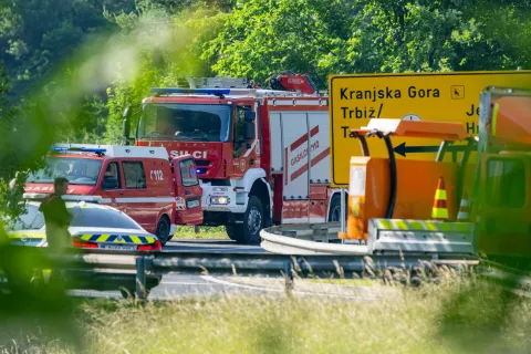 Prometna nesreča uvoz / izvoz avtocesta Hrušica Karavanke Jesenice / Foto: Nik Bertoncelj