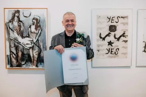 Slikar in grafik prof. Črtomir Frelih je prejel priznanje ZDSLU za življenjsko delo na temo Črno in belo. / Foto: Primož Pičulin / Foto: 