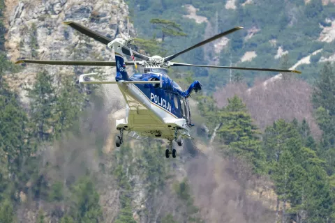 Simbolična fotografija helikopter Slovenska policija / Foto: Nik Bertoncelj