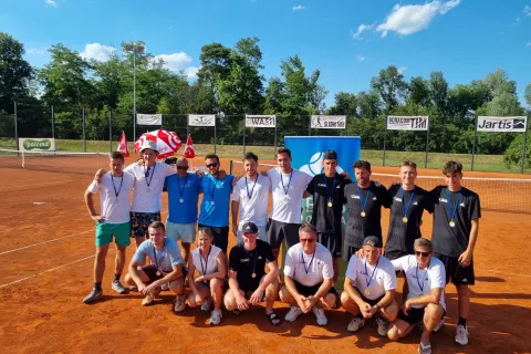 Srebrni Kamničani po zadnjem ligaškem dvoboju sezone. / Foto: Arhiv Tk Sladki Vrh