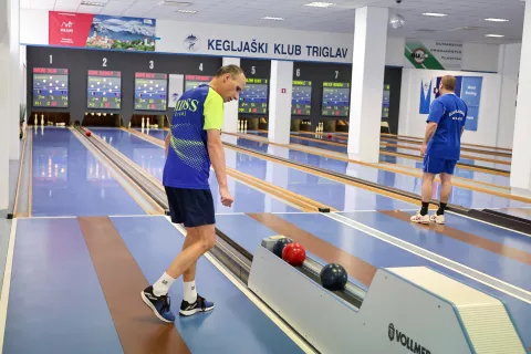 Ministrstvo bo sofinanciralo tudi 342 tisoč evrov vredno obnovo športnega kegljišča v Kranju, ki jo bodo podprli s sto tisoč evri. / Foto: Tina Dokl
