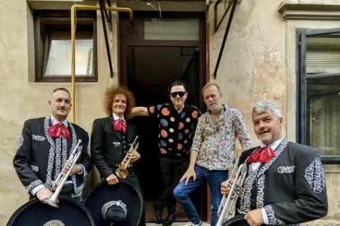 Pesem Kristalno jasno je že pred festivalom dobila tudi vizualno podobo. / Foto: Arhiv Avtorja (Dallas)