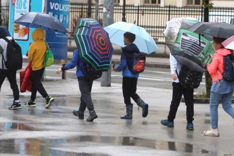 padavine dež neurje fronta temperatura prognoza dežnik slabo vreme nevihta / Foto: Gorazd Kavčič